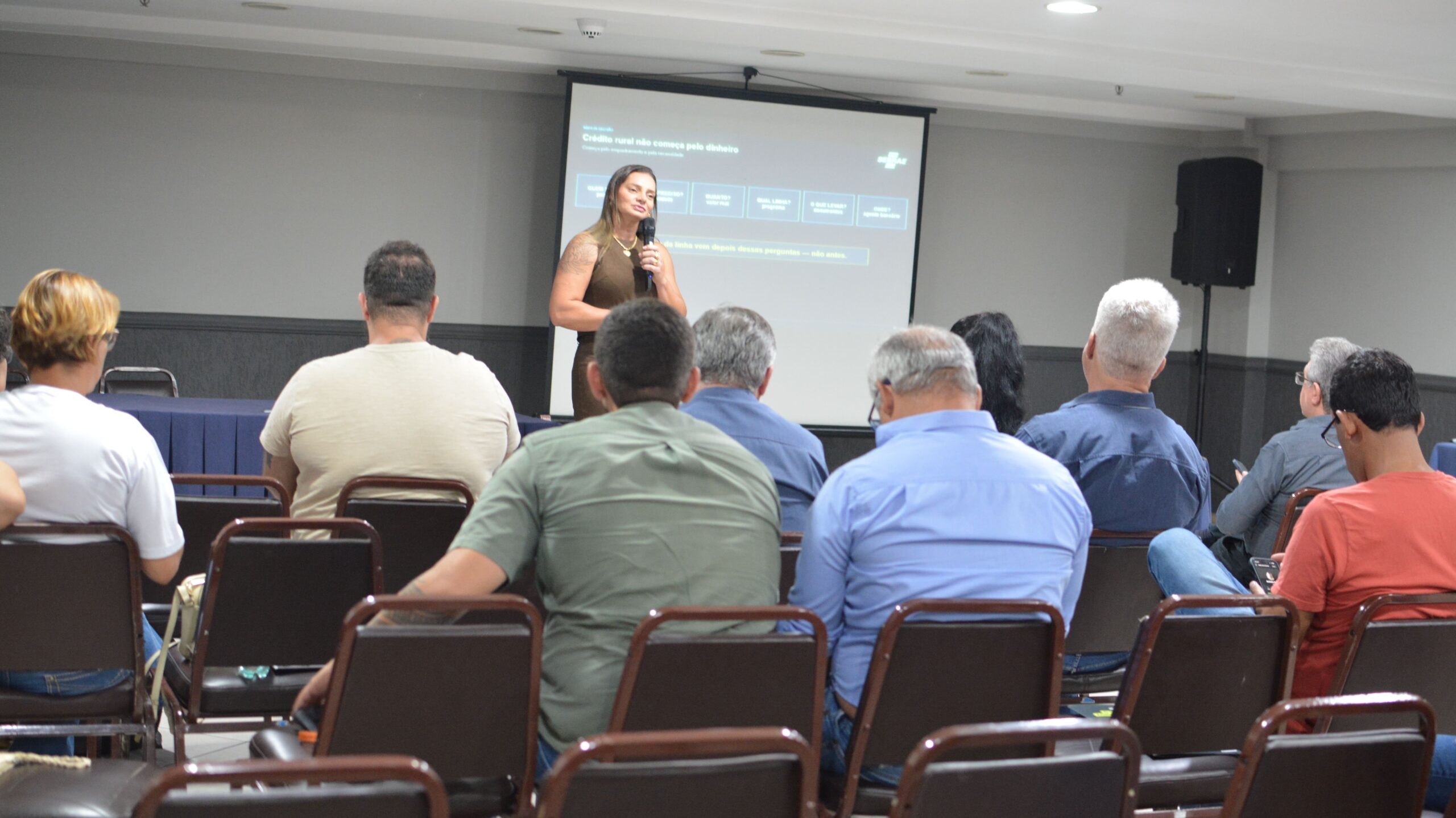 Participantes acompanhando a programação do workshop em Goiânia