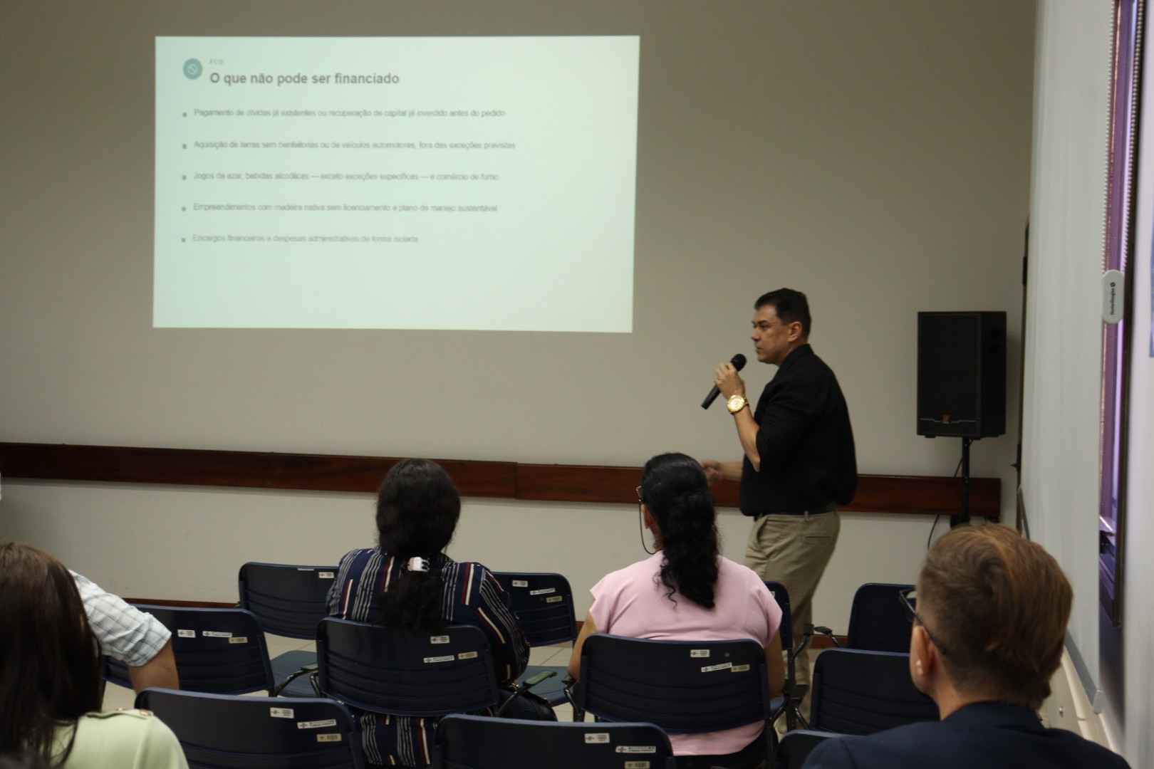 Painel sobre acesso ao crédito durante Workshop em Dourados